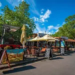 Lägenhetshotell Beach Hostel Balatonboglar