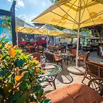 Beach Hostel Balatonboglar Lägenhetshotell Balatonboglár