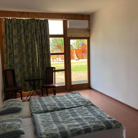 Beach Hostel Balatonboglar *