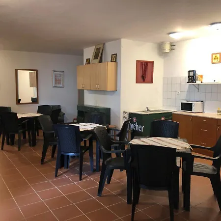 Beach Hostel Balatonboglar Hotel apartamentowy Balatonboglár