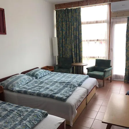 מלון דירות Beach Hostel Balatonboglar