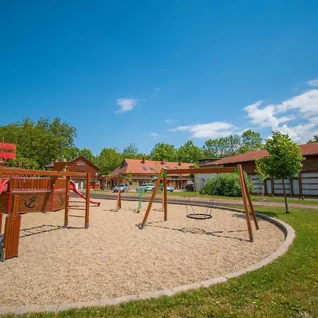 아파트호텔 Beach Hostel Balatonboglar *