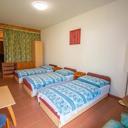 Hotel apartamentowy Beach Hostel Balatonboglar *