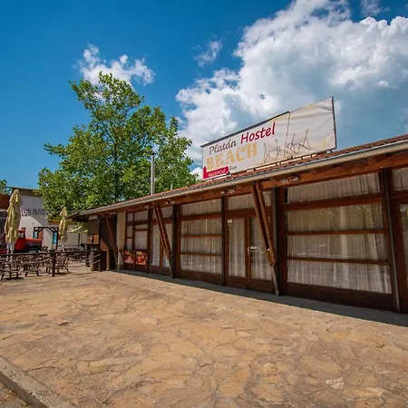 Beach Hostel Balatonboglar מלון דירות Balatonboglár