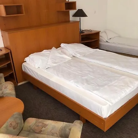 Beach Hostel Balatonboglar Hotel apartamentowy Balatonboglár