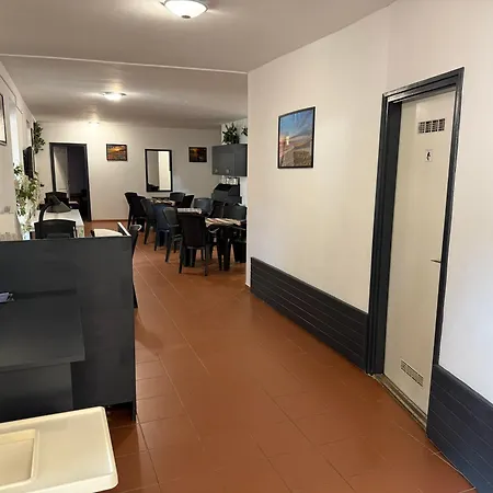 Beach Hostel Balatonboglar מלון דירות Balatonboglár