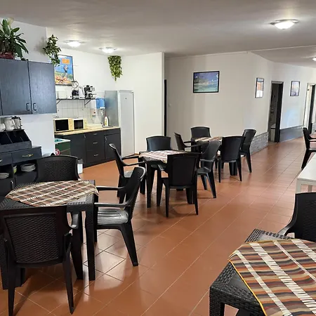 Beach Hostel Balatonboglar Lägenhetshotell