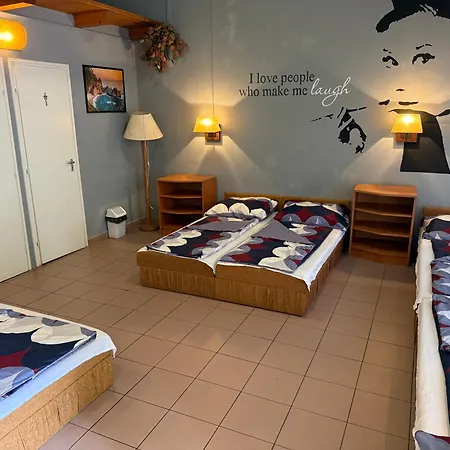 Beach Hostel Balatonboglár Apartmanhotel *