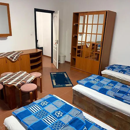 Beach Hostel Balatonboglar מלון דירות *