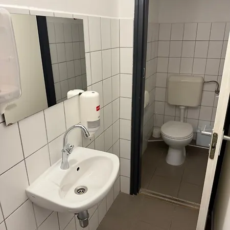 Beach Hostel Balatonboglar מלון דירות *