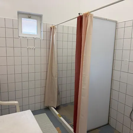 Beach Hostel Balatonboglar מלון דירות