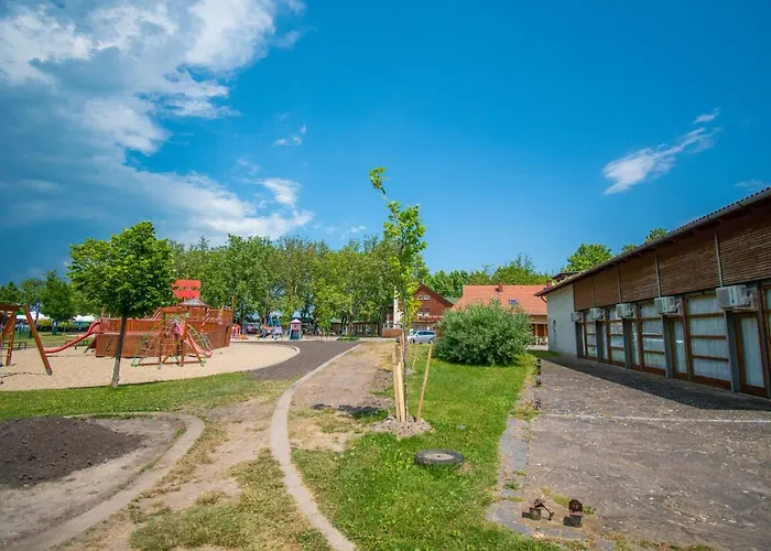 Beach Hostel Balatonboglar *