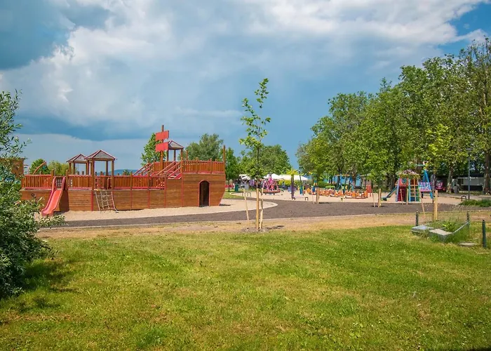 Beach Hostel Balatonboglar *