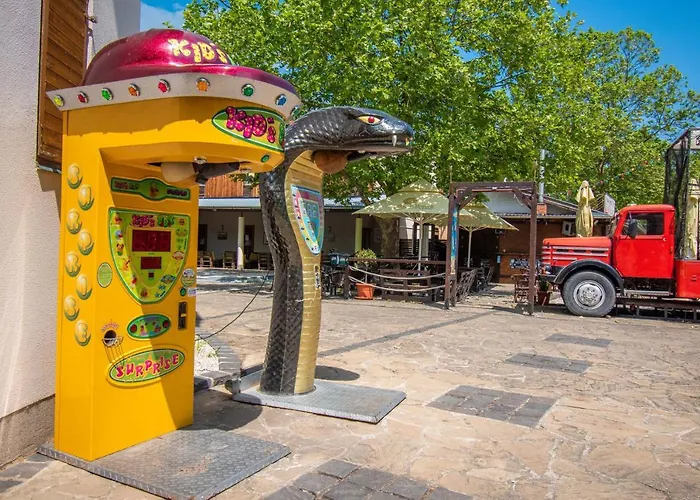 Beach Hostel Balatonboglar * Балатонбоглар